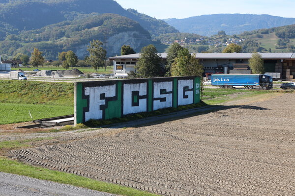 FCSG Graffitis entlang der Autobahn